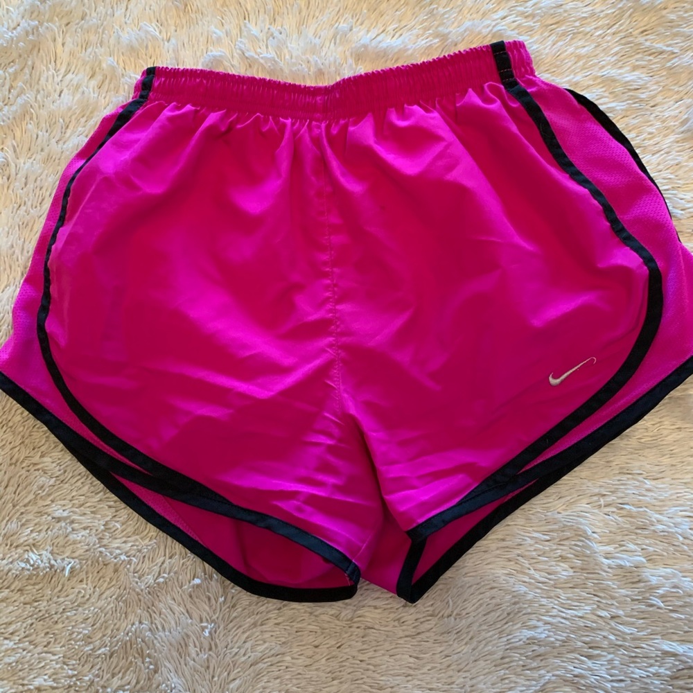 Women Nike dry fit fuchsia shorts size small